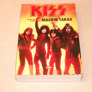 Kiss Maskin takaa